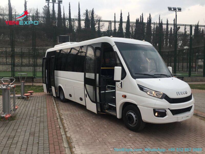 Autobus Iveco Daily Commuter con porta posteriore e pianale ribassato, prodotto in Turchia, nuovo 2021 iveco daily commuter bus porta posteriore pianale ribassato made in turchia nuovo 2021