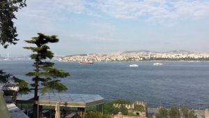 Azta! Boszporusz kilátás a topkapi palota múzeumából Isztambulban, Törökországban