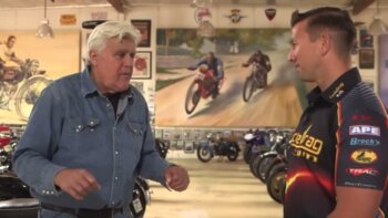 Jay Leno'nun Orange County helikopterlerine yönelik sert yaklaşımı herkesin konuşmasına neden oluyor.